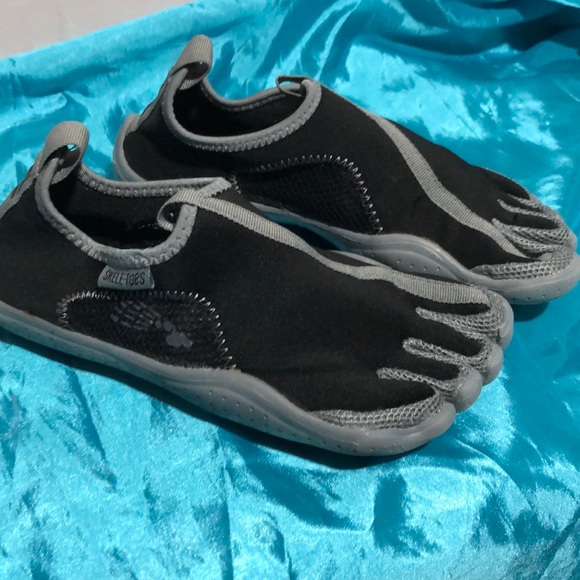 fila skele toes water shoes